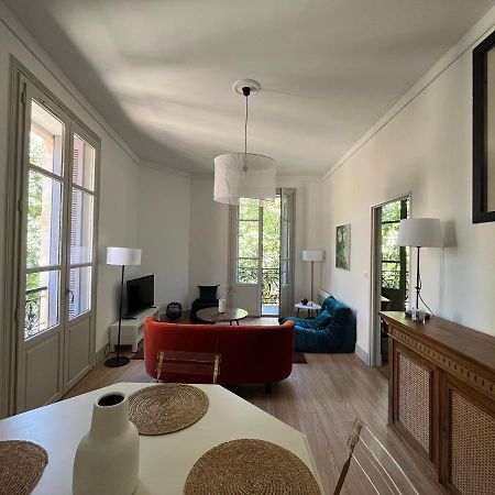 Nimes , Appartement Renove Dans Immeuble Classe. Exteriör bild
