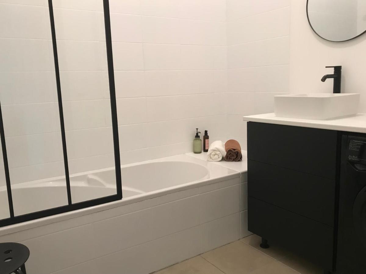 Nimes , Appartement Renove Dans Immeuble Classe. Exteriör bild