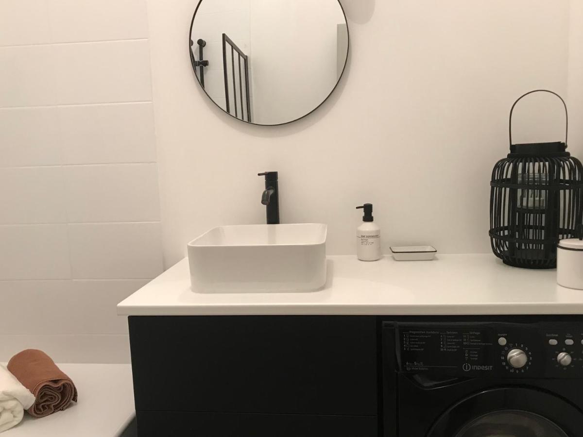 Nimes , Appartement Renove Dans Immeuble Classe. Exteriör bild