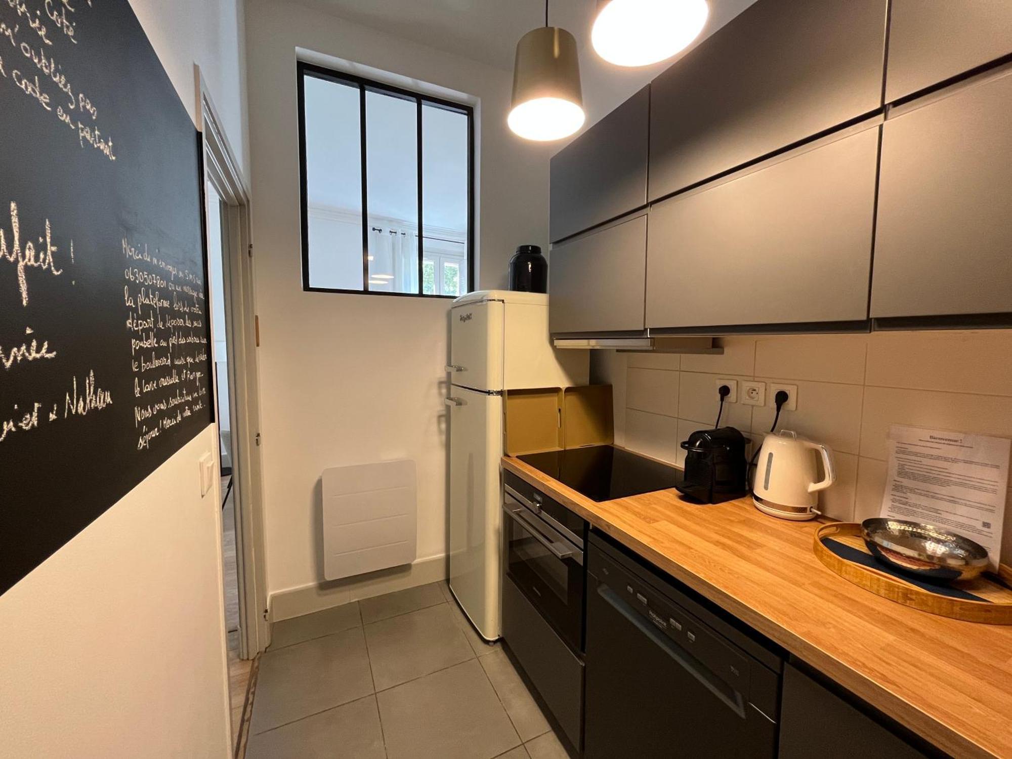 Nimes , Appartement Renove Dans Immeuble Classe. Exteriör bild
