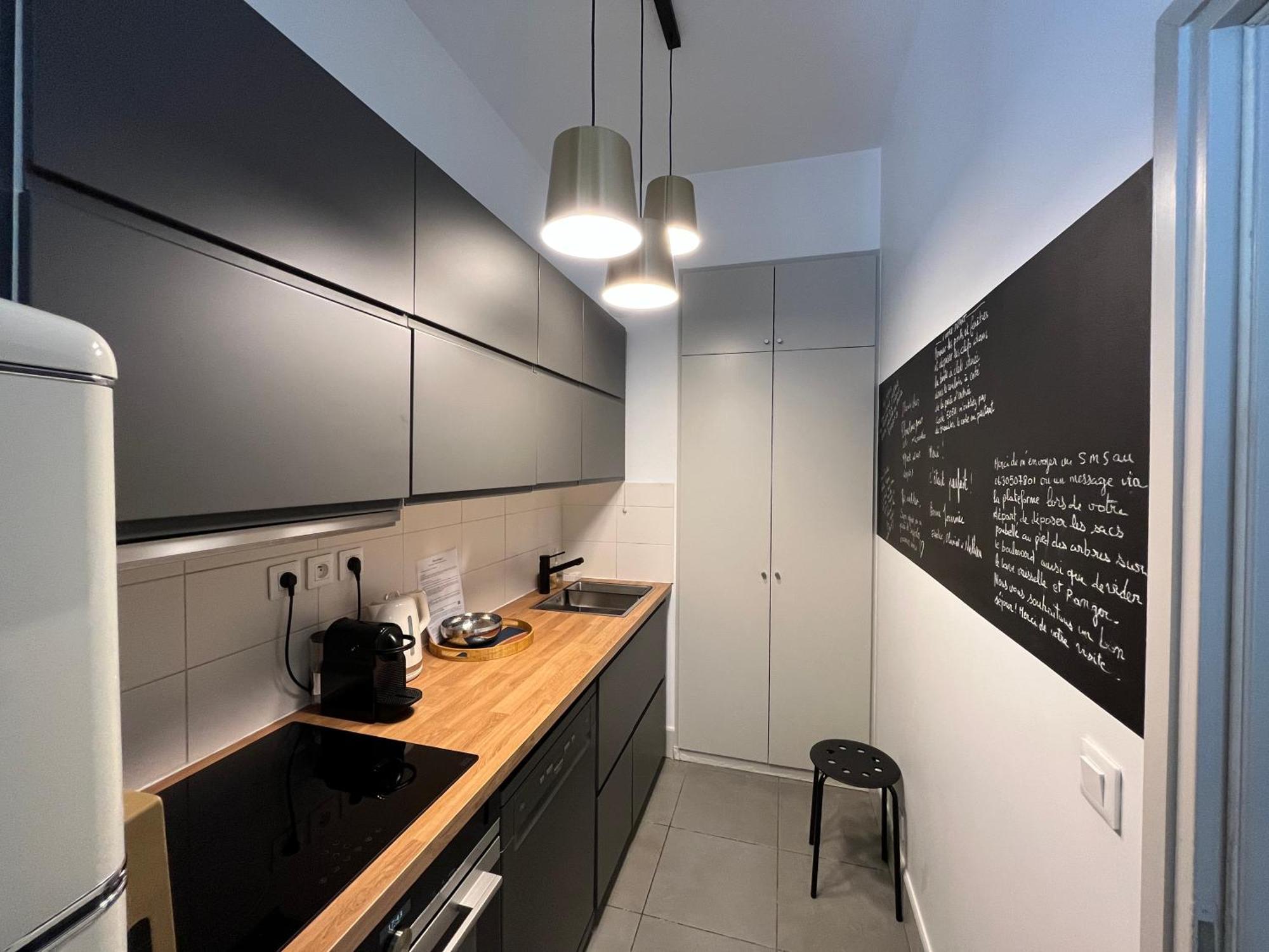 Nimes , Appartement Renove Dans Immeuble Classe. Exteriör bild
