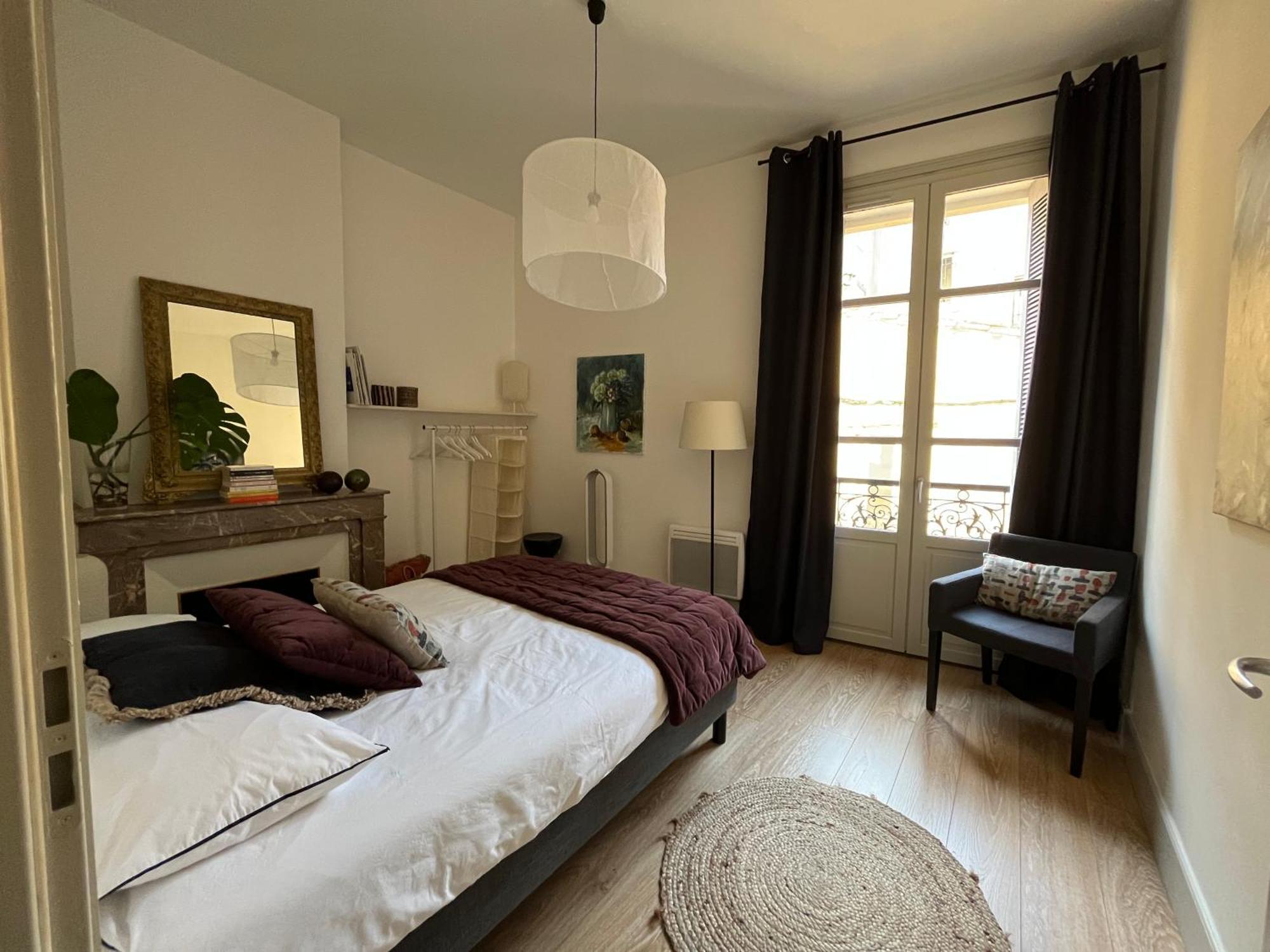 Nimes , Appartement Renove Dans Immeuble Classe. Exteriör bild