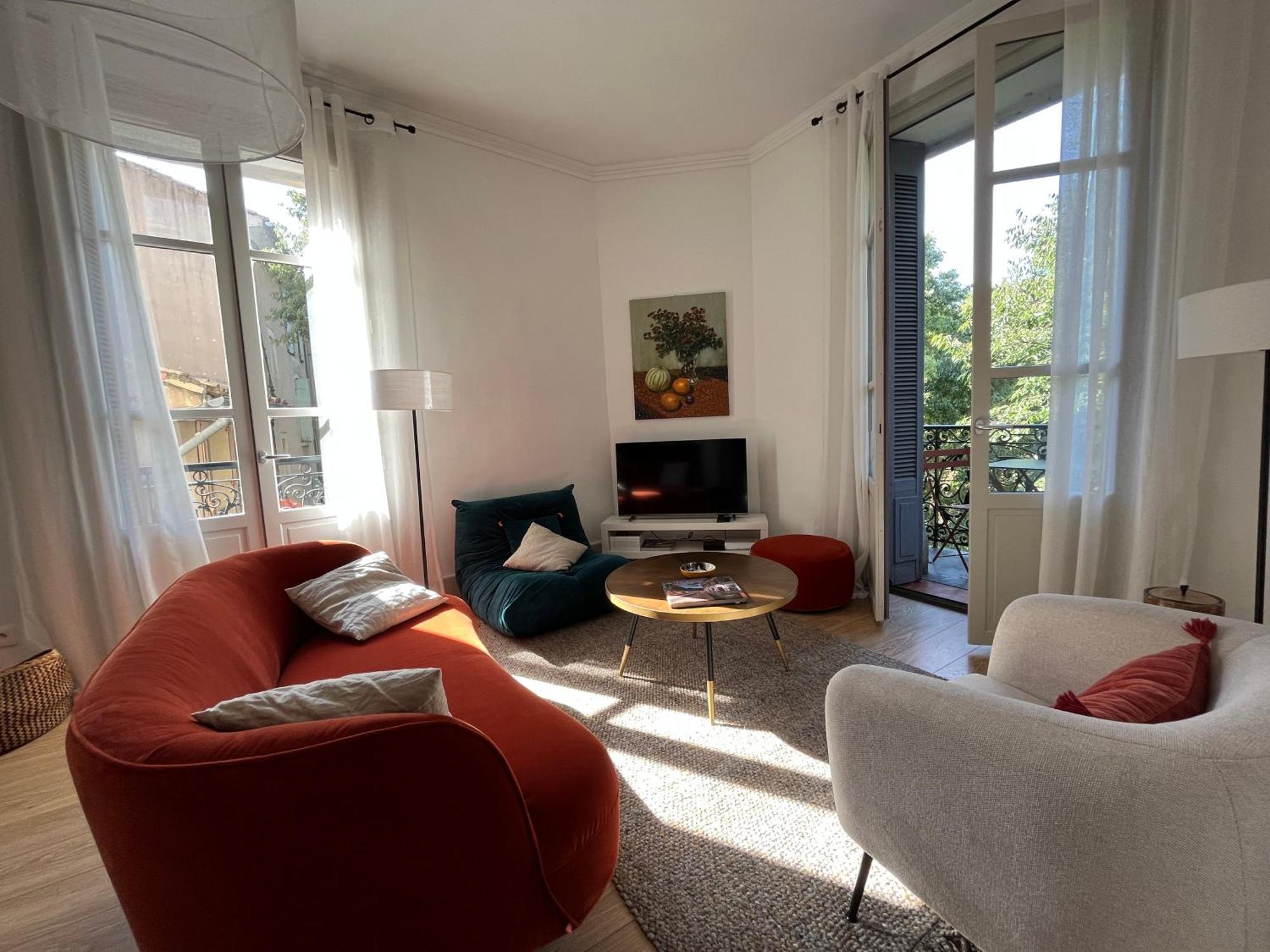 Nimes , Appartement Renove Dans Immeuble Classe. Exteriör bild