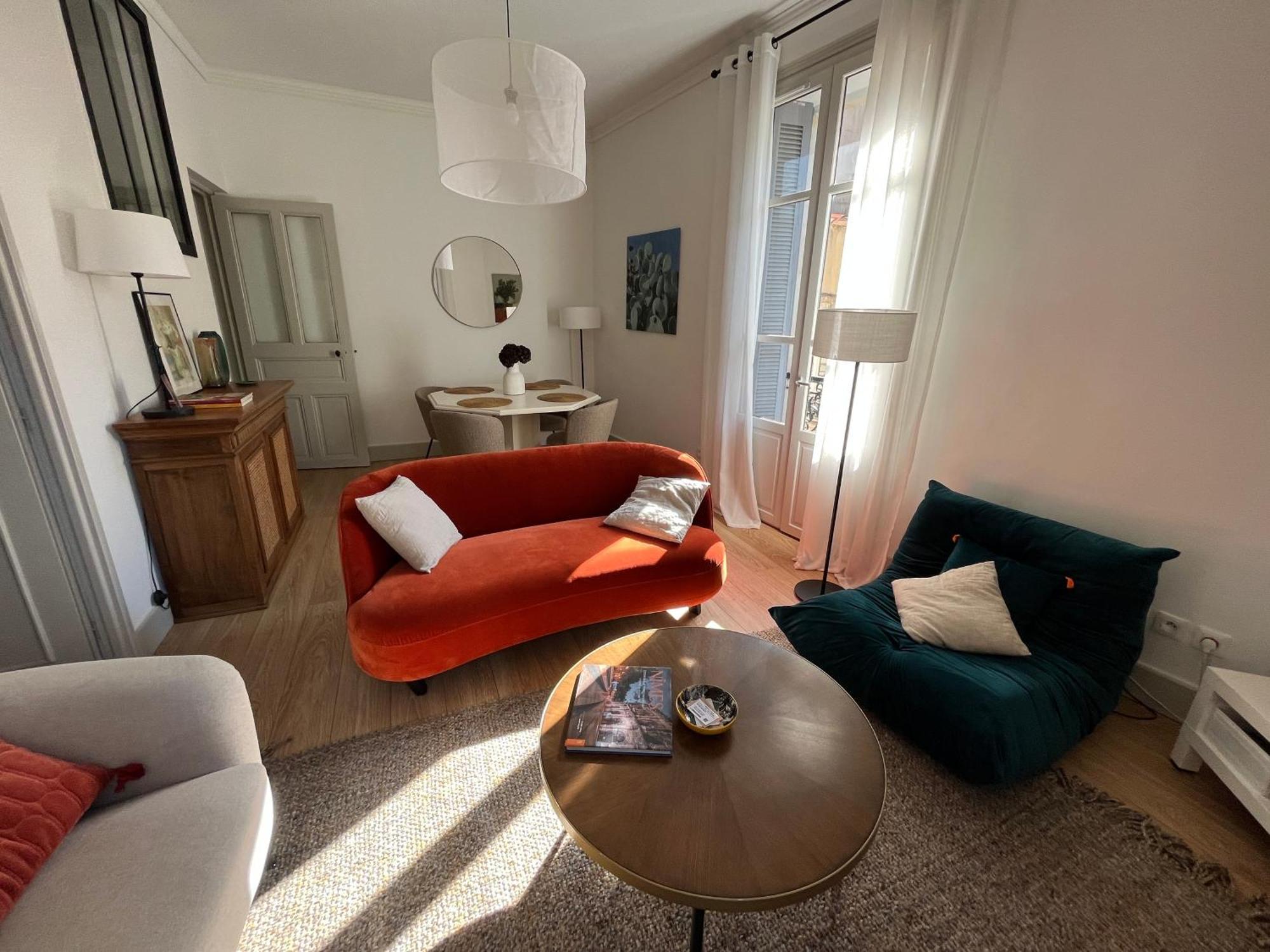 Nimes , Appartement Renove Dans Immeuble Classe. Exteriör bild