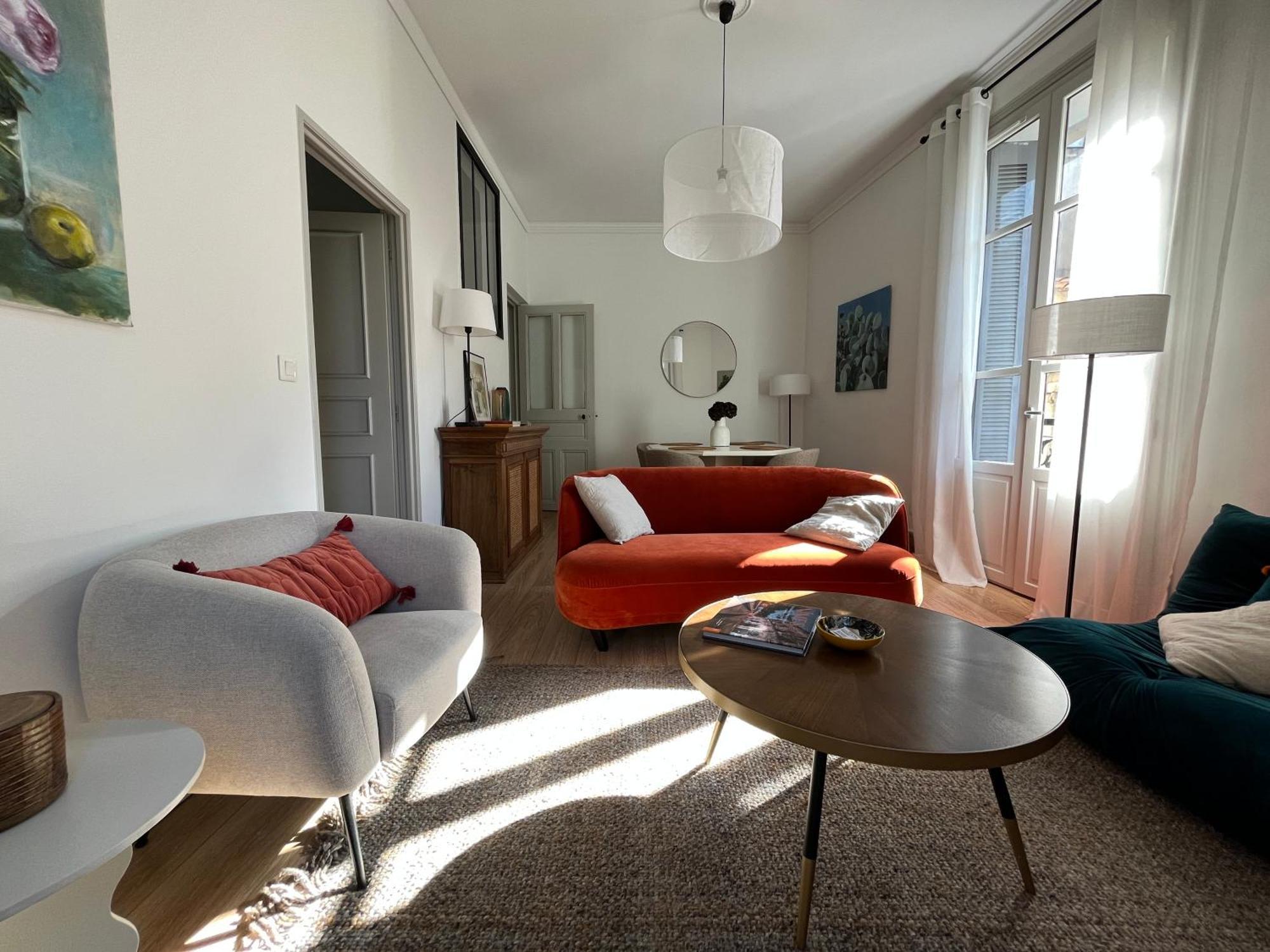 Nimes , Appartement Renove Dans Immeuble Classe. Exteriör bild
