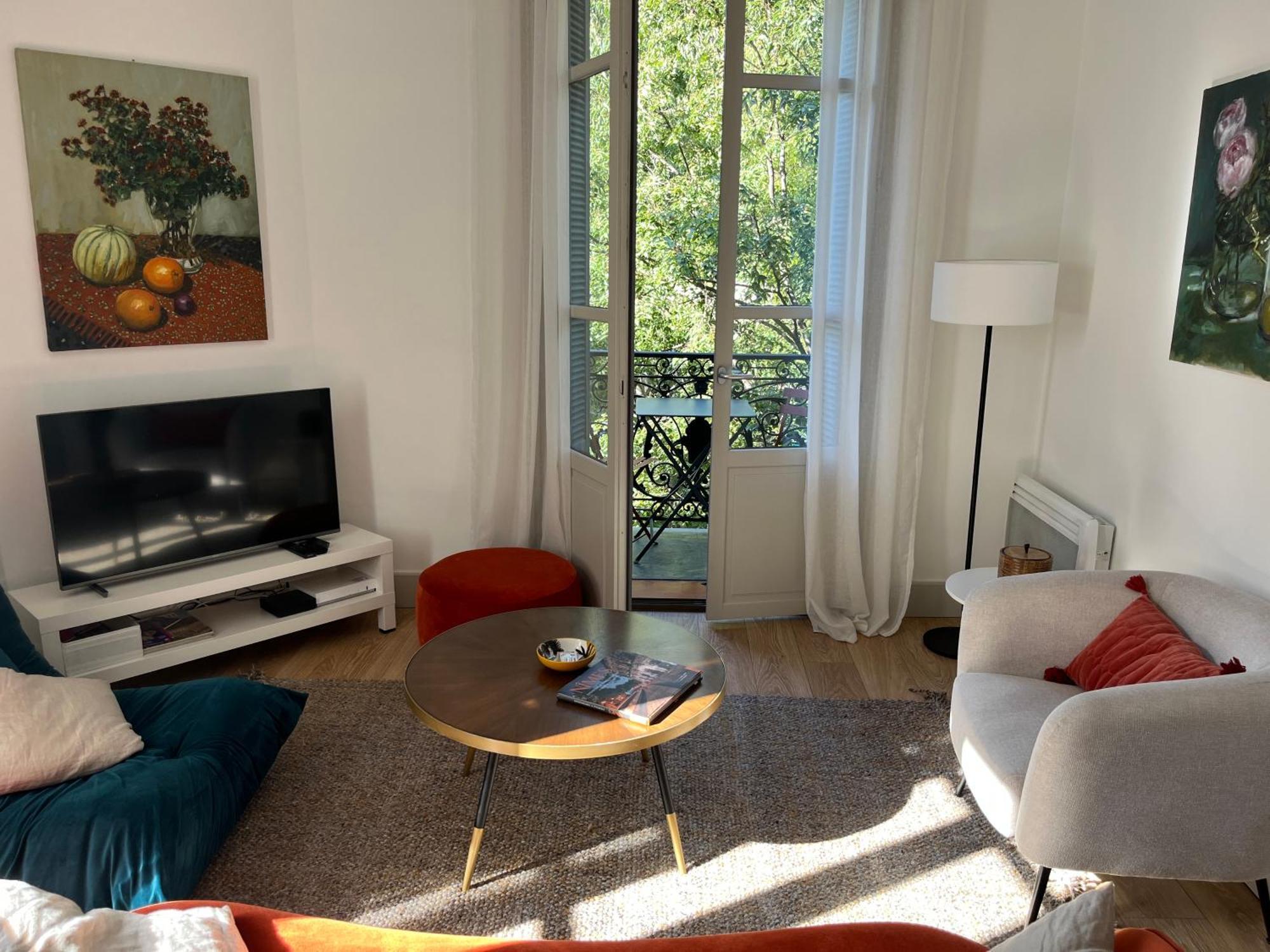 Nimes , Appartement Renove Dans Immeuble Classe. Exteriör bild