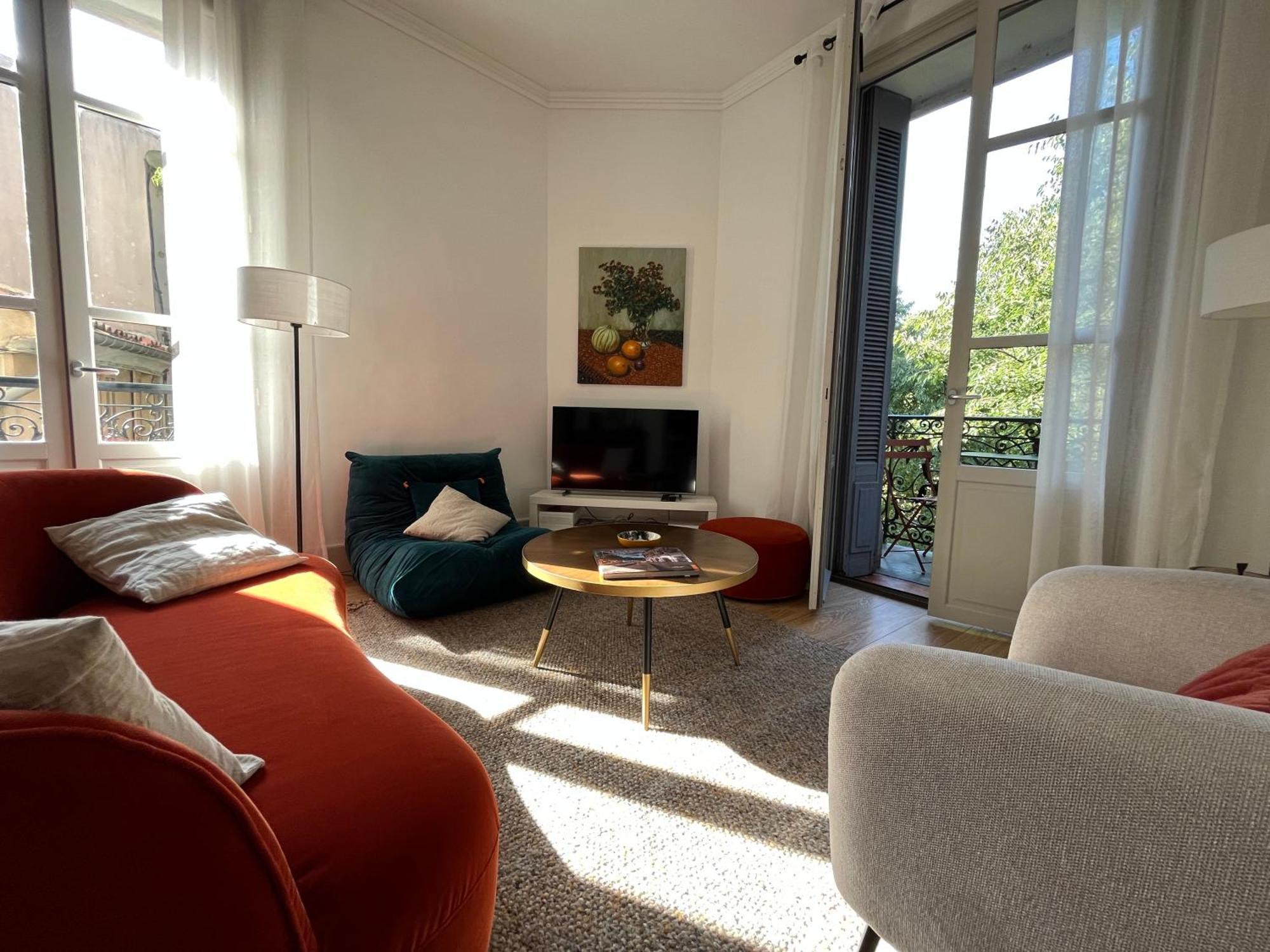 Nimes , Appartement Renove Dans Immeuble Classe. Exteriör bild