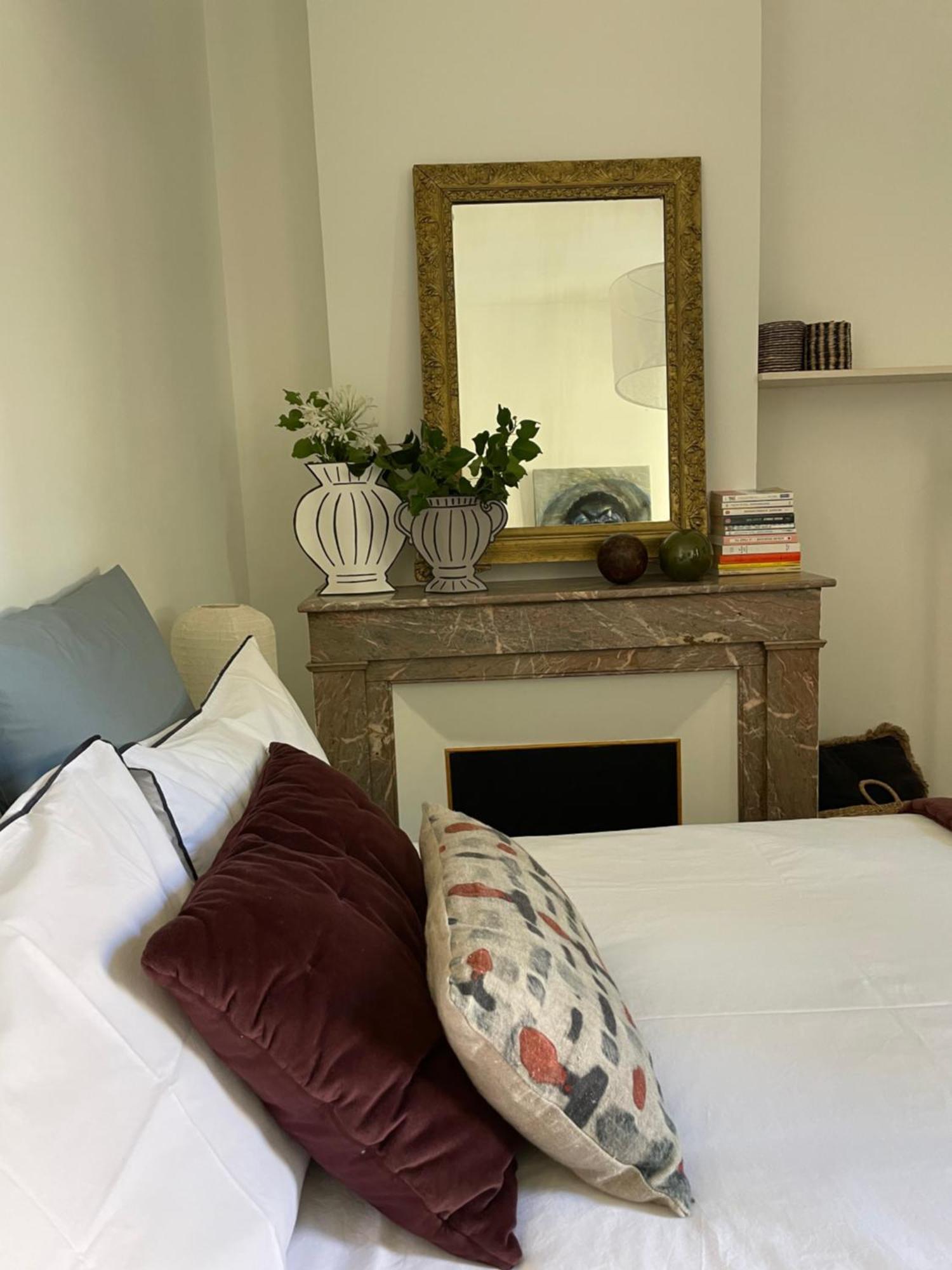Nimes , Appartement Renove Dans Immeuble Classe. Exteriör bild