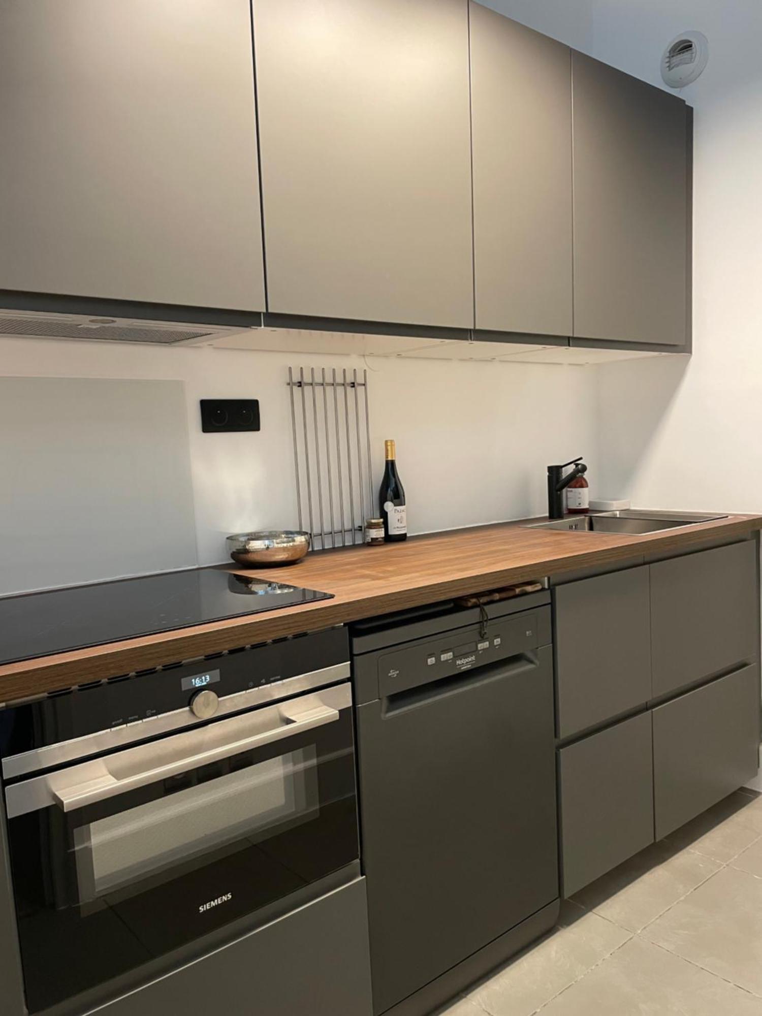 Nimes , Appartement Renove Dans Immeuble Classe. Exteriör bild